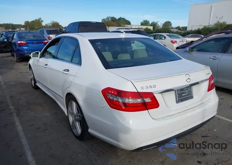 2013 Mercedes-Benz E 350 4Matic z USA, uszkodzony, nr VIN WDDHF8JB6DA764859